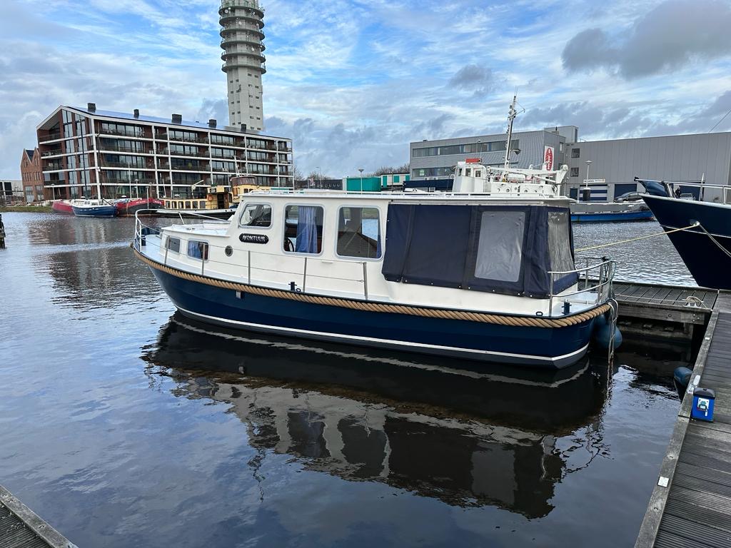 Vlet geheel overgeschilderd in september 2023 | Een boot kopen