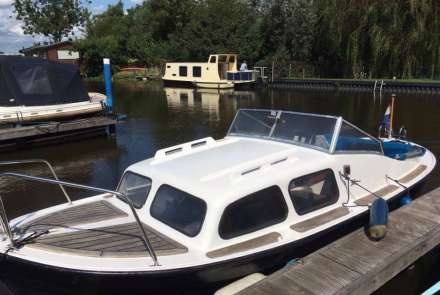 Nette kajuitboot (spitsgarter)